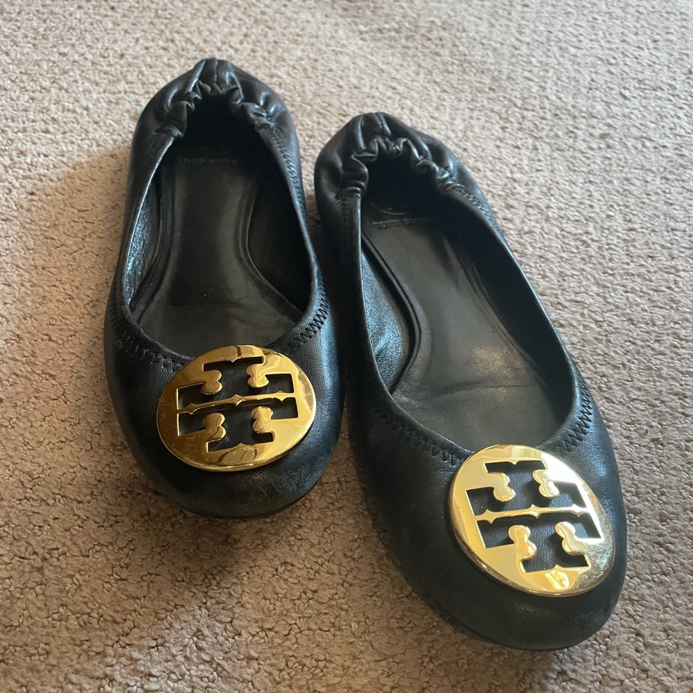 Tory Burch ballet flat. Black with gold emblem